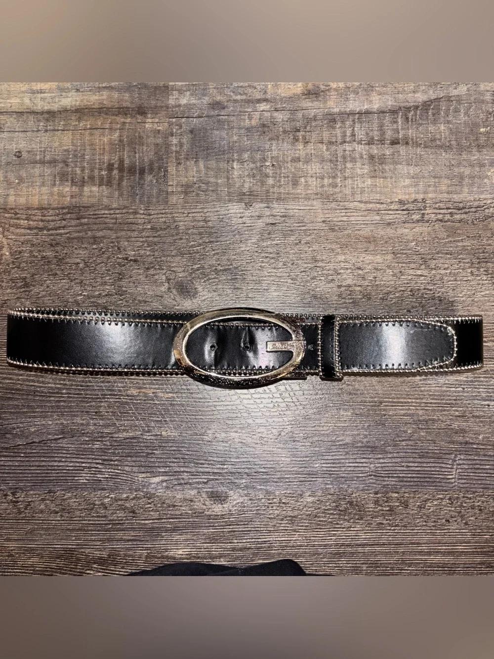 Guess elt Silver Oval Buckle Beaded Edge Trim Women’s Size Small